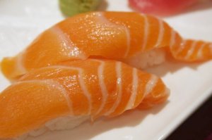 Salmon_Nigiri_Sushi,_2008